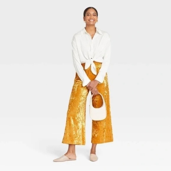 a new day Pants - A New Day Crushed Velvet Gold Wide Cropped Leg Pants Sz L